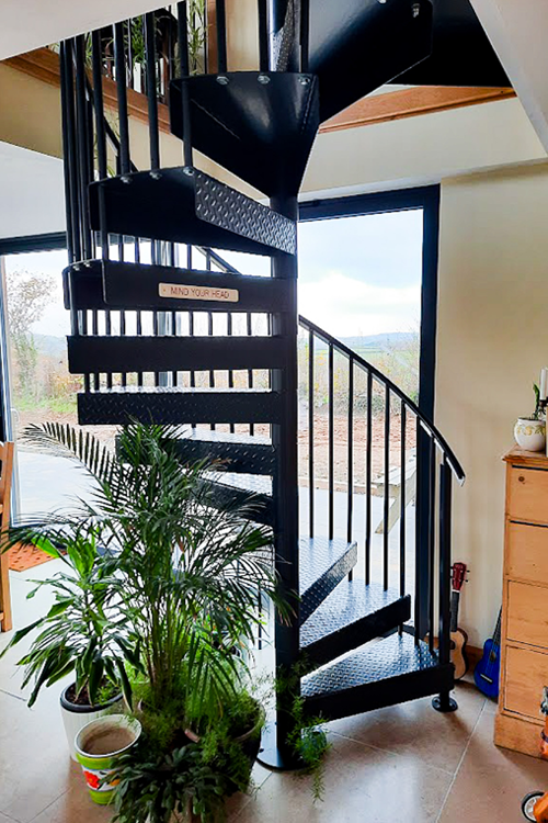Clockwise or Anti-Clockwise? Choosing the Right Spiral Staircase Direc ...